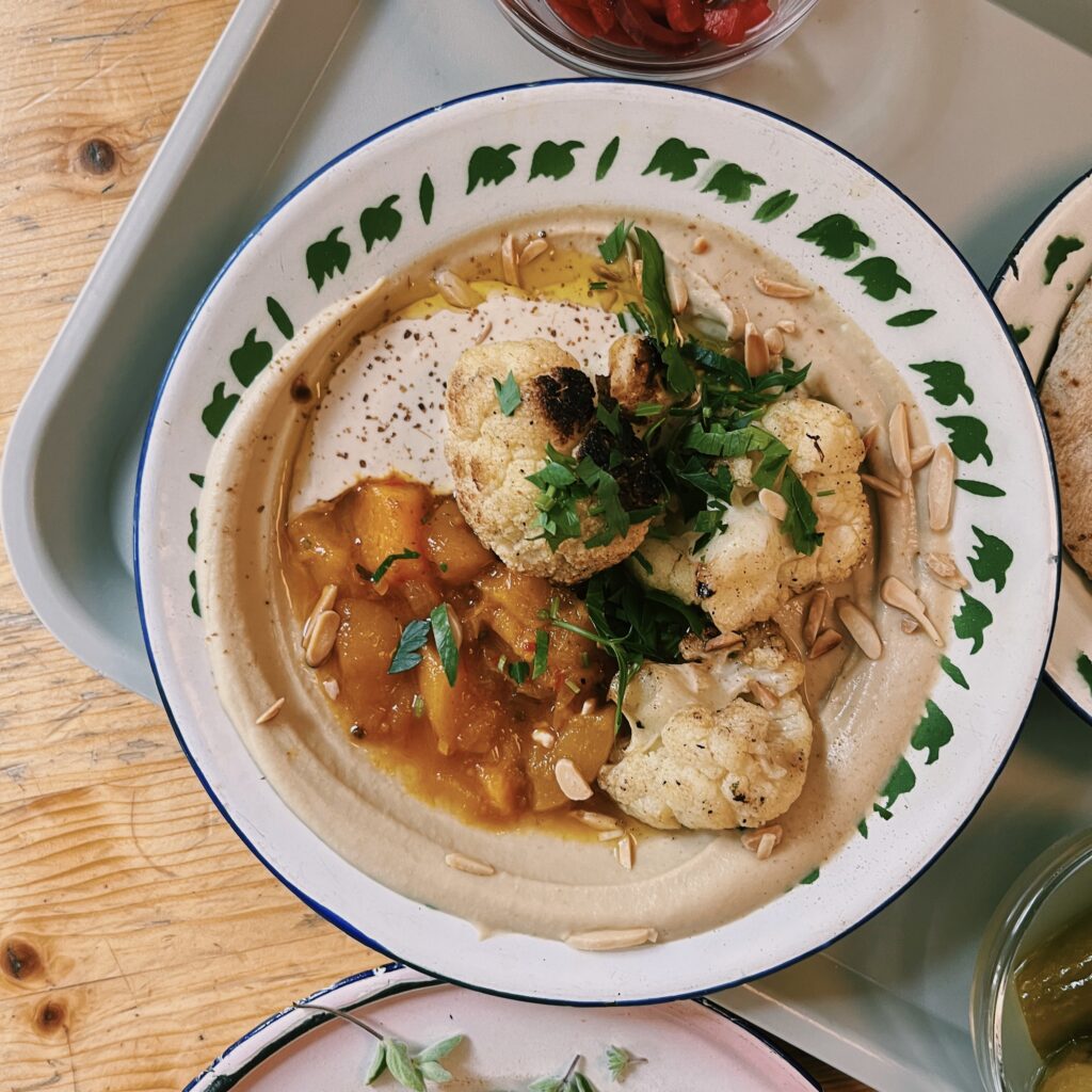 Hummus Blumenkohl Pfirsich Chutney